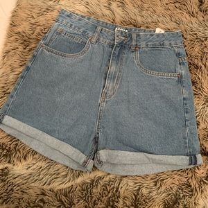 ❌❌SOLD❌❌ Mom Jean Shorts